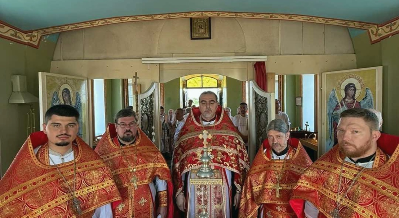 В Динской почтили память Царственных Страстотерпцев торжественным богослужением и крестным ходом