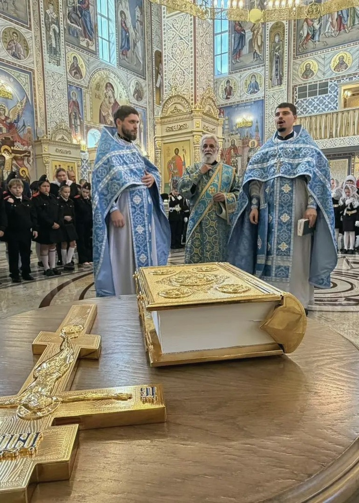 Юные казачата приняли присягу в храме Рождества Христова