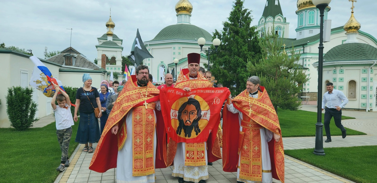 В Динской состоялся крестный ход - видео