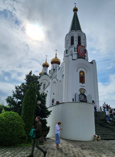Благочинный Динского округа принял участие в Богослужении в храме Святого Духа