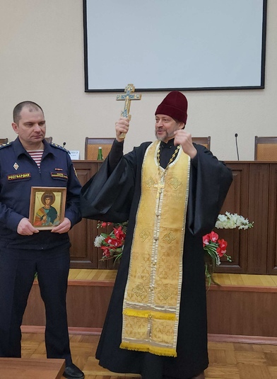 Батюшка благословил нового руководителя Росгвардии Динского района