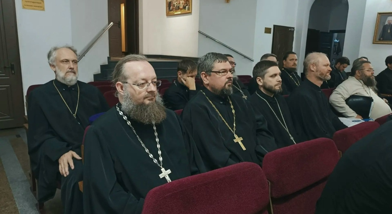 Духовенство 14-го Динского благочиния приняло участие во встрече с военным священником из Иркутска