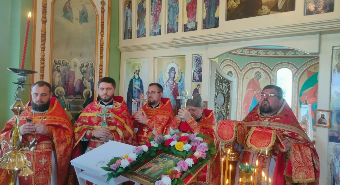 Престольный праздник в храме святых Царственных Страстотерпцев станицы Динской