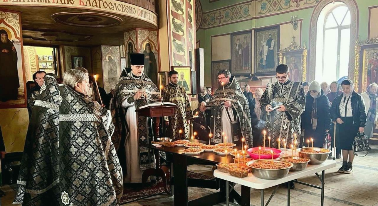 Освящение колива ко дню памяти великомученика Феодора Тирона