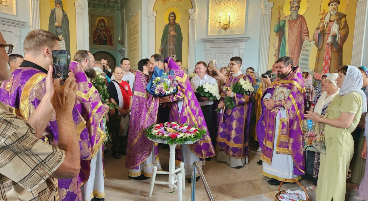 Два праздника в один день: изнесение Честных древ Животворящего Креста Господня и День рождения благочинного