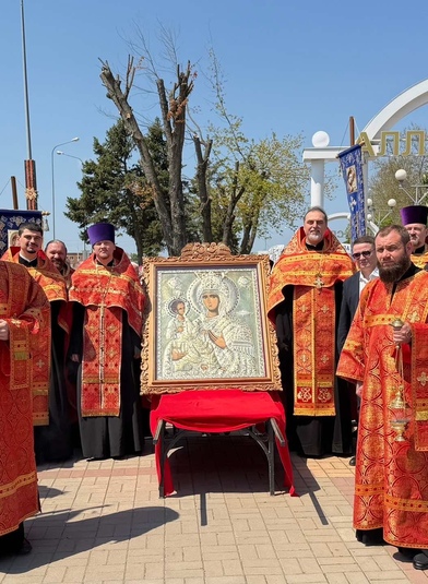 Крестный ход с чудотворной иконой Божией Матери 