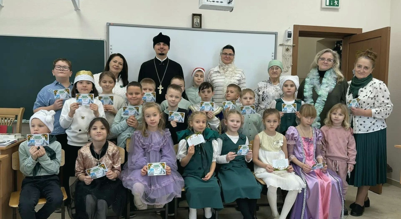 Визит и напутствие духовника детям православной школы перед каникулами