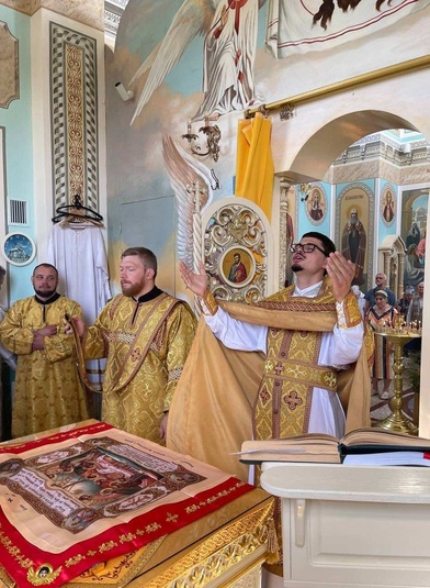 Воскресная литургия накануне Петрова поста
