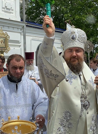 Митрополит Екатеринодарский и Кубанский Григорий возглавил Божественную Литургию в храме станицы Пластуновской
