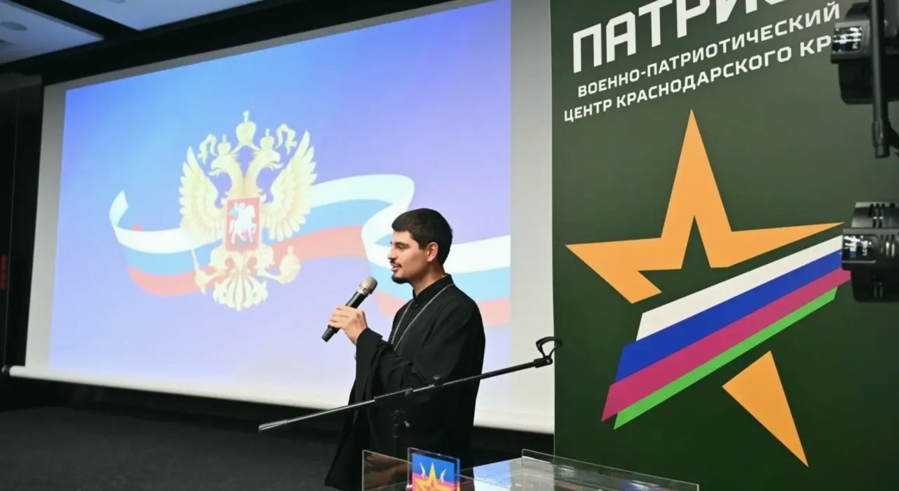 Духовное напутствие: иерей Иоанн Лапко встретился с участниками первой летней смены в центре «Патриот»