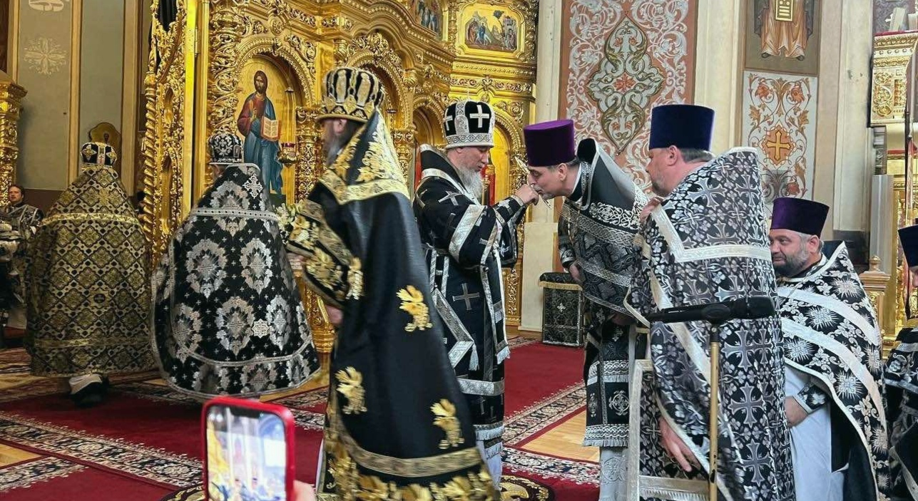 Благочинный поздравил Владыку с Днем тезоименитства