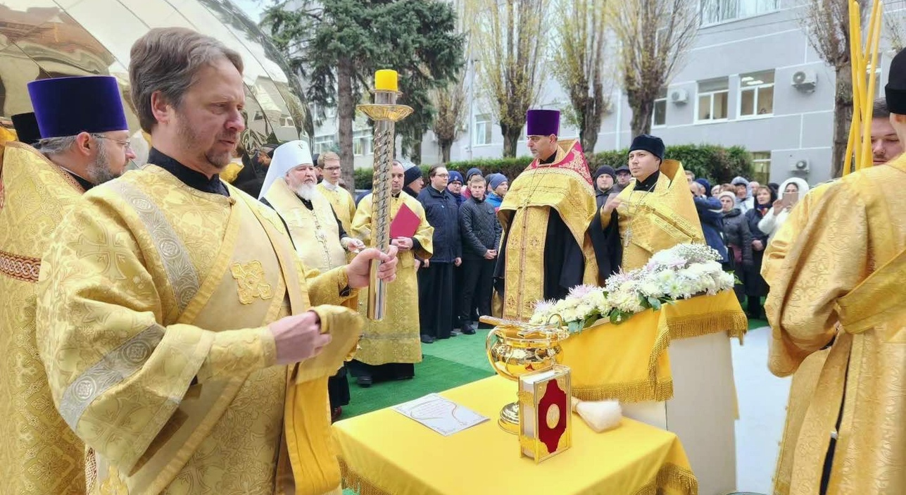 Благочинный Динского округа принял участие в освящении куполов строящегося храма в Краснодаре