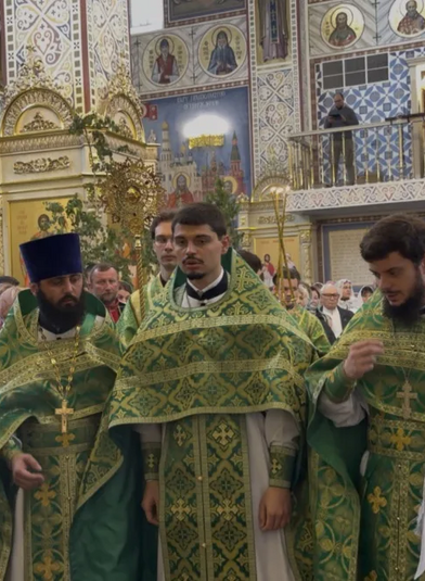 В праздник Святой Троицы штатный клирик нашего храма удостоен церковной награды