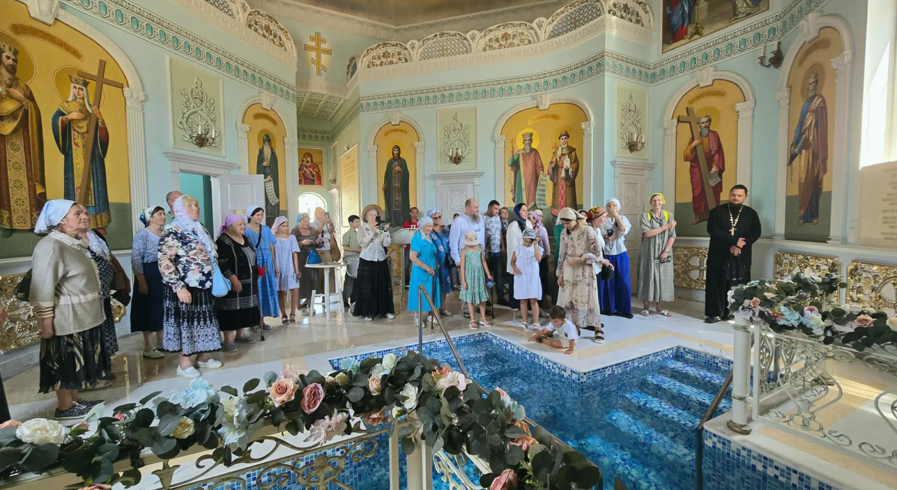 Паломники из Пашковского посетили духовно-просветительский комплекс храма Святой Троицы