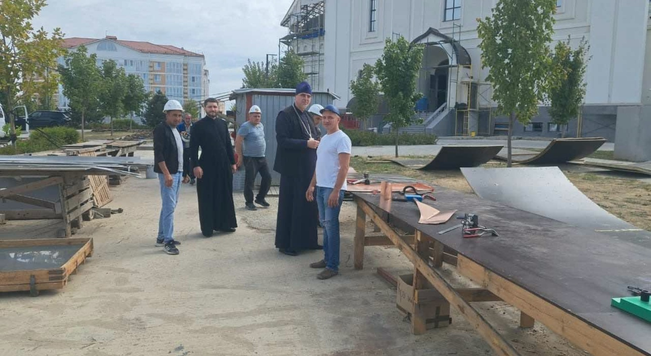 В станице Динской продолжается строительство храма Рождества Христова