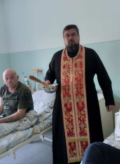 Батюшка навестил Динскую Центральную районную больницу