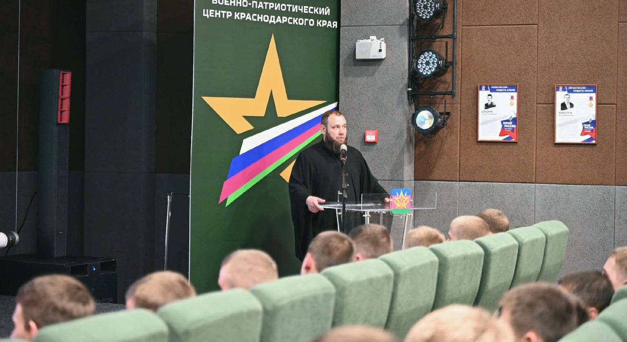 «Облекитесь во всеоружие Божие»: как диакон Роман Ермаков готовил курсантов к празднику Георгия Победоносца