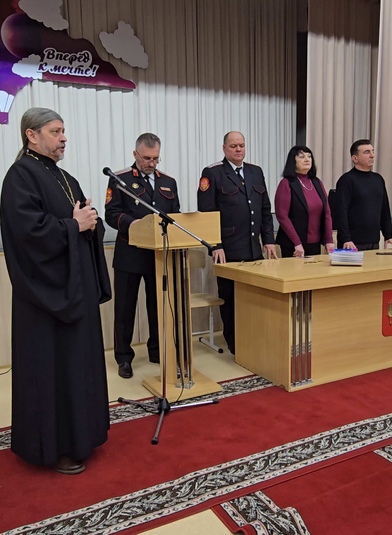 Батюшка принял участие в Казачьем круге школьников