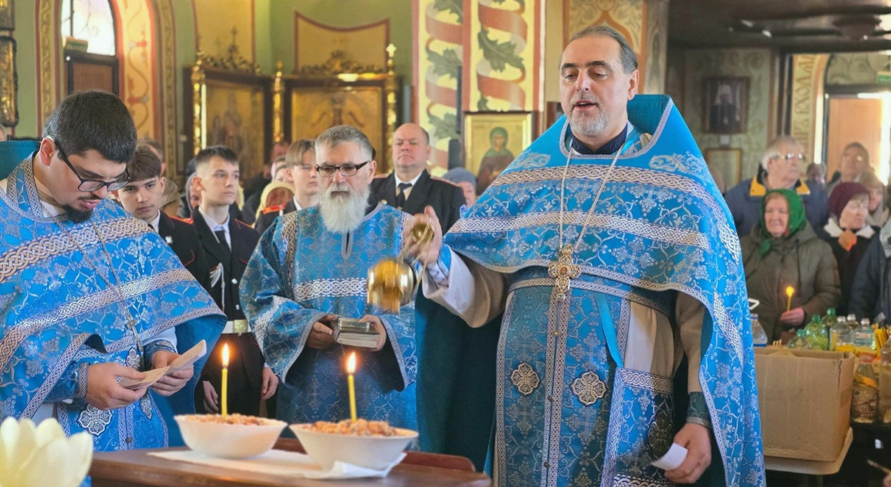 В храме Святой Троицы совершили панихиду в память о воинах-интернационалистах