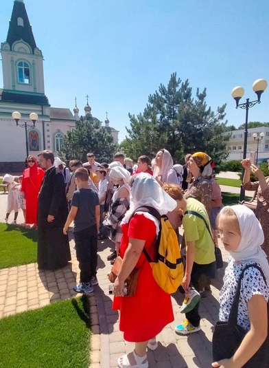 Храм Святой Троицы посетили паломники из Краснодара