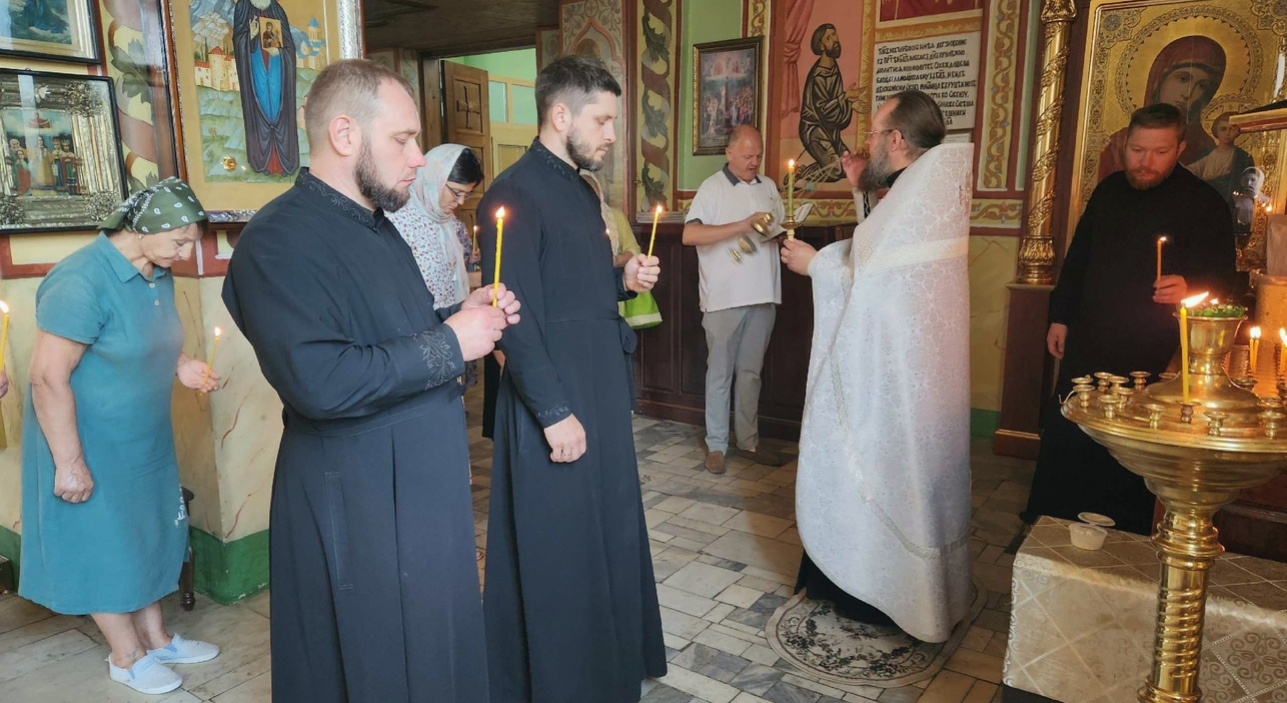 В храме Святой Троицы прошла панихида в память о митрополите Исидоре и священнике Александре