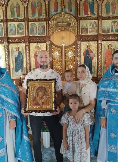В праздник Казанской иконы Божьей Матери в Свято-Троицком храме совершена Литургия и принят драгоценный дар