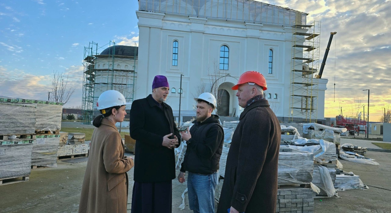 Визит благочинного в строящийся храм Рождества Христова станицы Динской