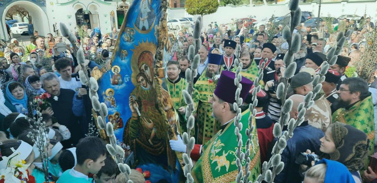 В Троицком храме станицы Динской встретили уникальную икону Божией Матери с горы Афон - видео