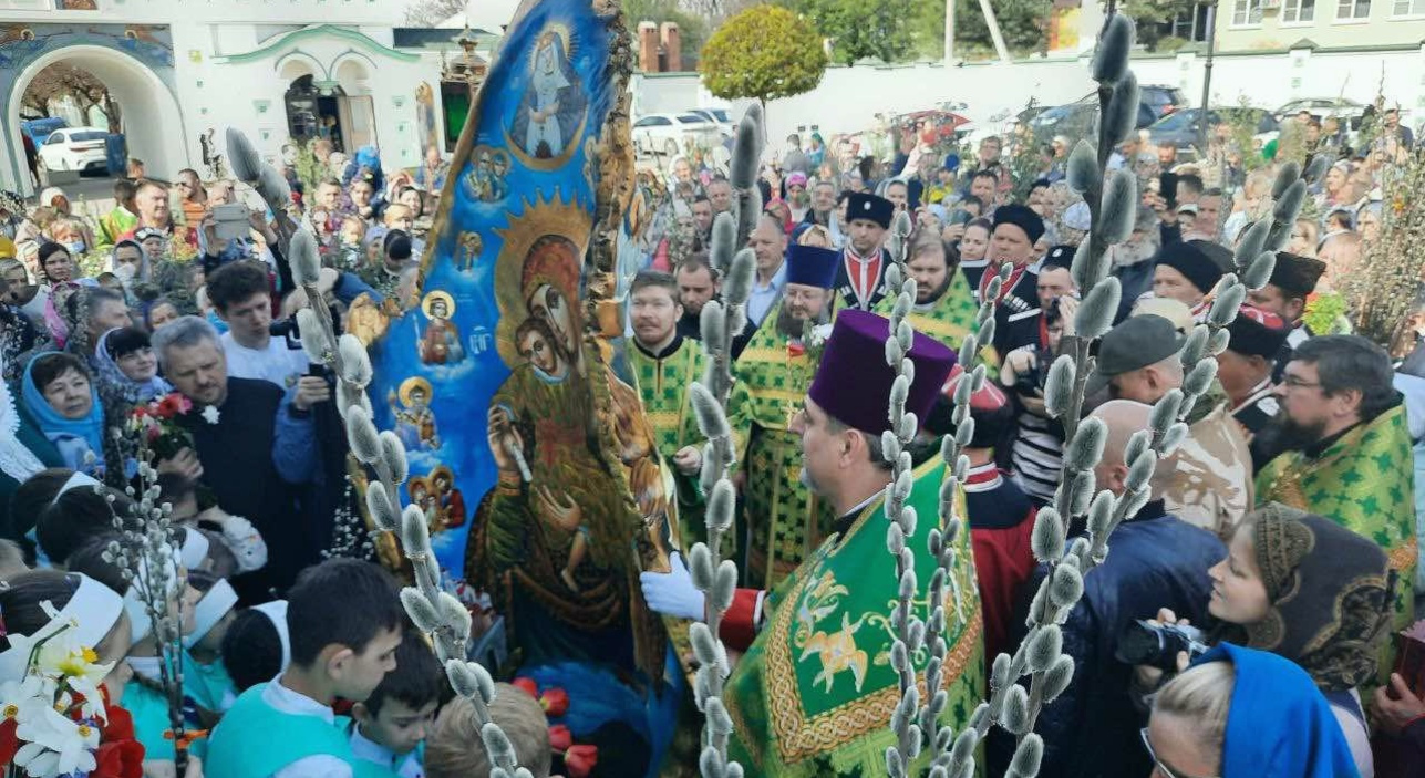 В Троицком храме станицы Динской встретили уникальную икону Божией Матери с горы Афон