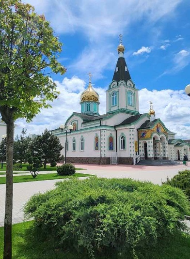 Приглашаем всех на престольный праздник храма Святой Троицы
