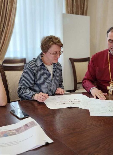Благочинный провел совещание и посетил строящийся храм Рождества Христова