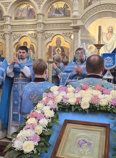 Благочинный возглавил богослужение в честь празднования Казанской иконы Божией Матери