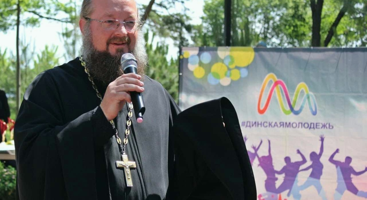 Батюшка благословил мероприятие, посвященное Дню защиты детей
