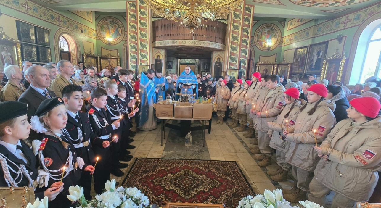 В храме Святой Троицы состоялась торжественная литургия, посвящённая Сретению Господню