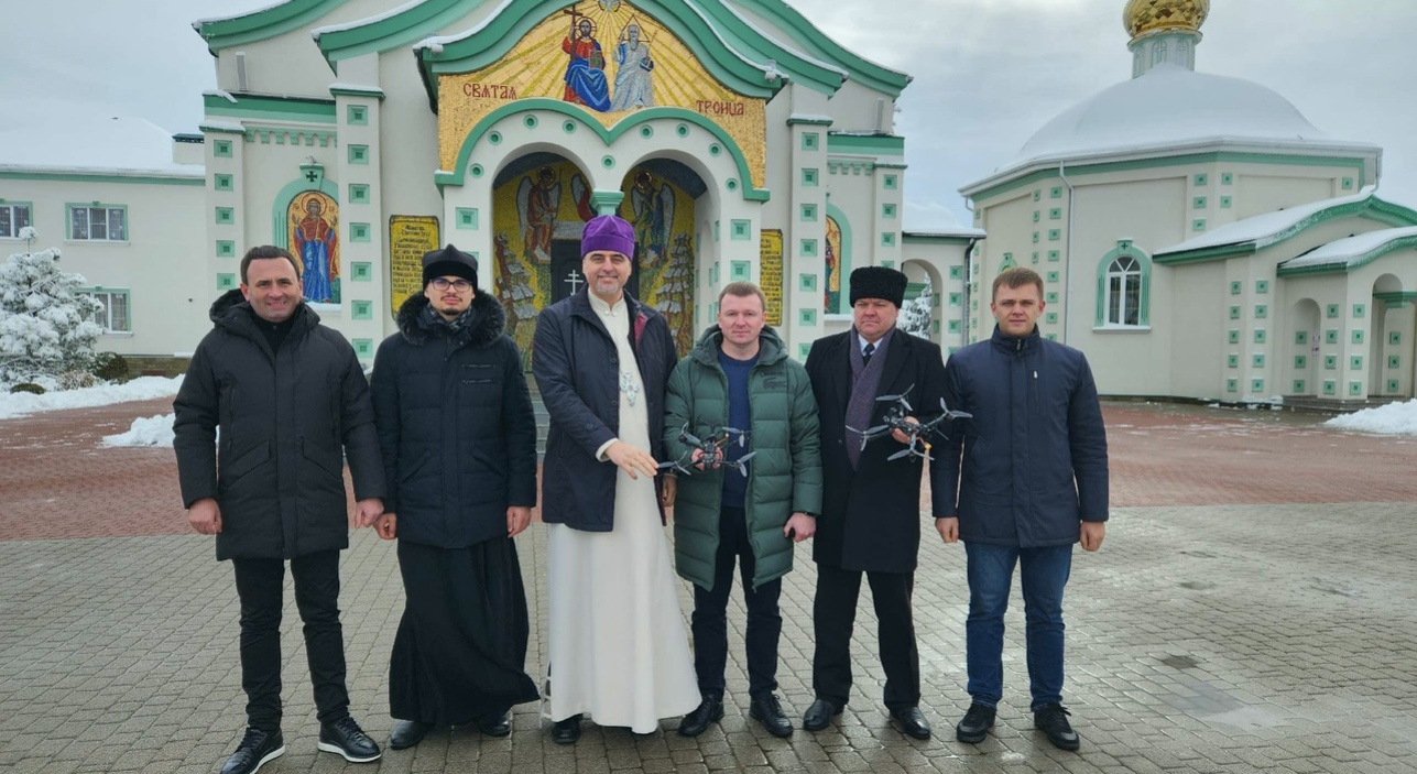 Благочинный благословил отправку 6 дронов в зону СВО
