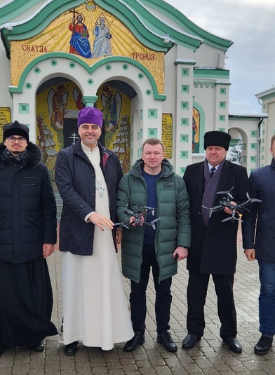 Благочинный благословил отправку 6 дронов в зону СВО