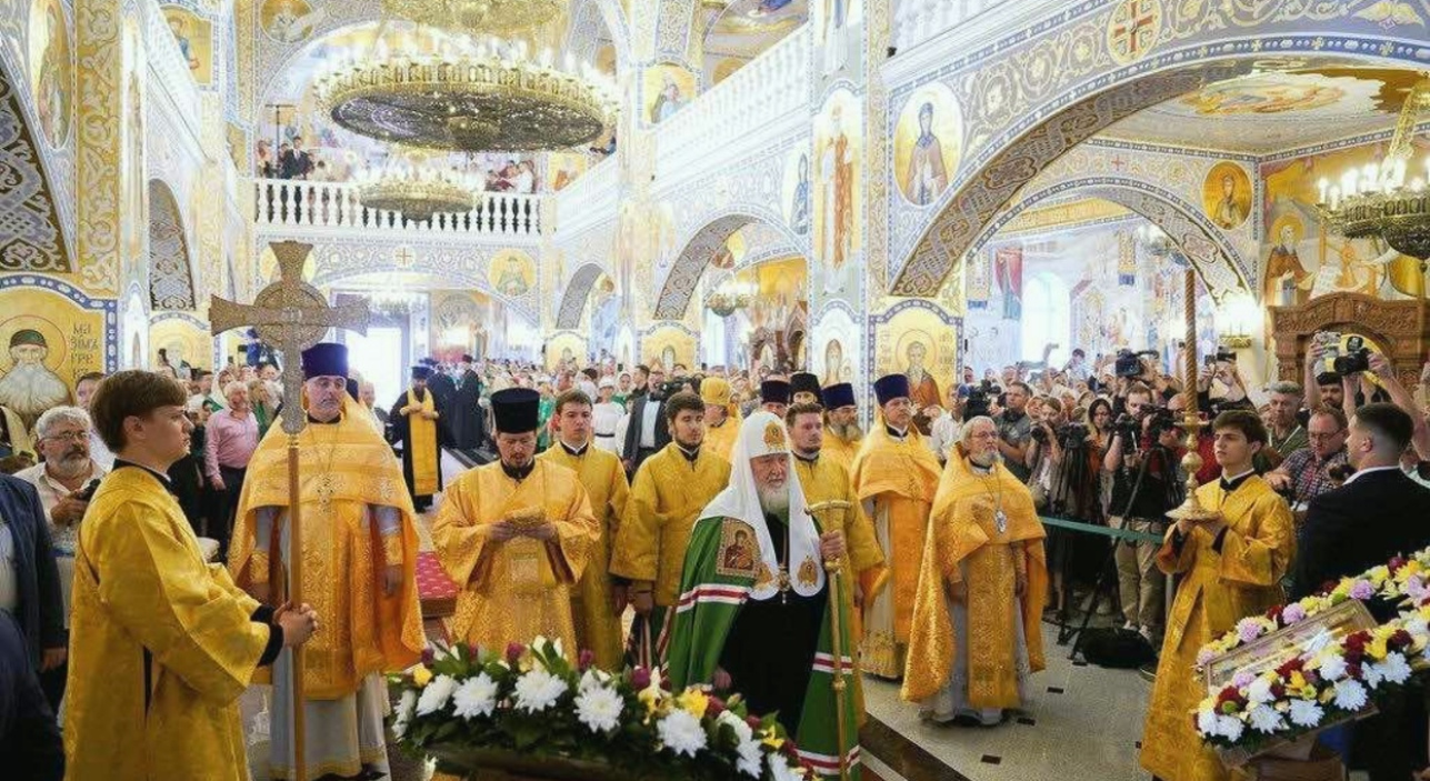Благочинный Динского округа сослужил Патриарху Кириллу во Владимирском храме Анапы