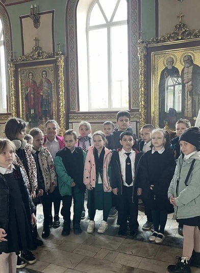Знакомство с православием: экскурсия для казачат школы №1 им. А. Туркина в храм Святой Троицы 14-го благочиния