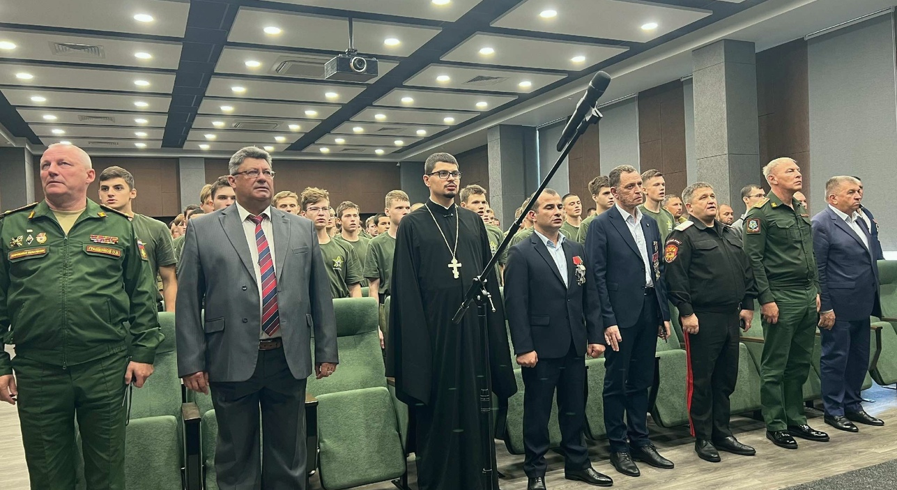 Батюшка принял участие в церемонии награждения участников СВО