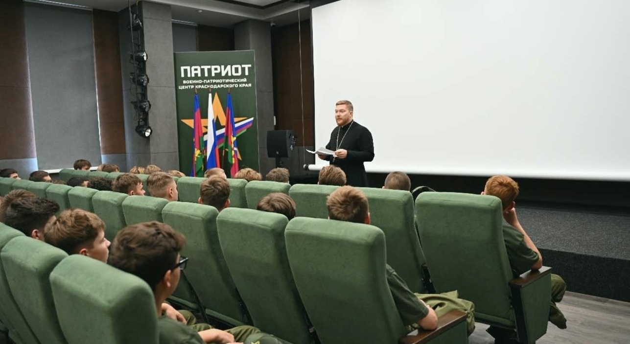 В центре «Патриот» обсудили, что такое настоящий подвиг