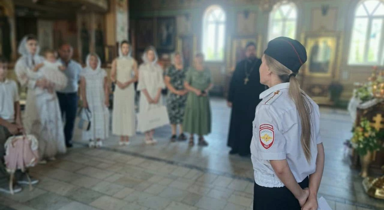 Храм Святой Троицы поддержал акцию Госавтоинспекции, посвященную ответственности взрослых за безопасность детей на дорогах
