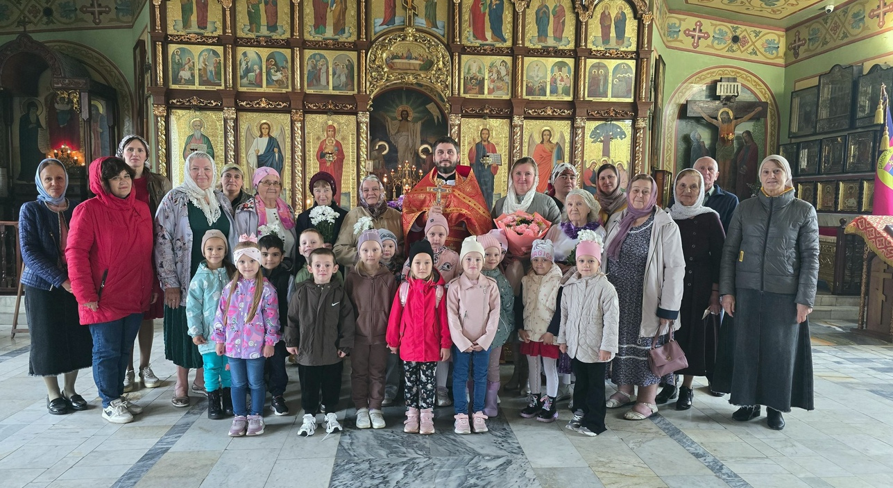 Вера, Надежда, Любовь и София: праздник, причастие и день открытых дверей в школе