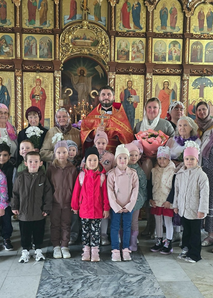 Вера, Надежда, Любовь и София: праздник, причастие и день открытых дверей в школе