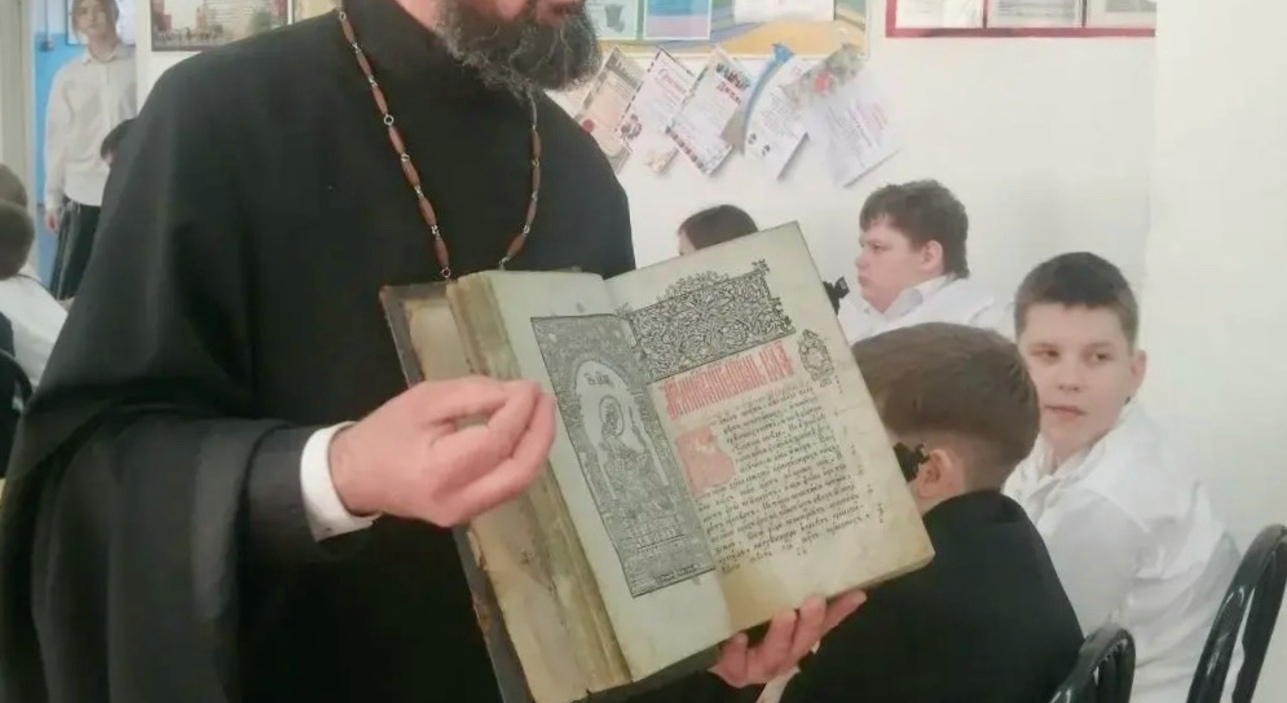 ДУХОВНАЯ БЕСЕДА В ШКОЛЕ №26 ПОСЁЛКА УКРАИНСКОГО КО ДНЮ ПРАВОСЛАВНОЙ КНИГИ