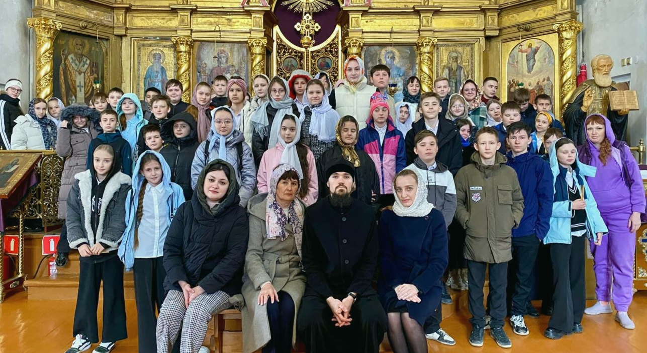 Школьники посетили храм Вознесения Господня станицы Пластуновской