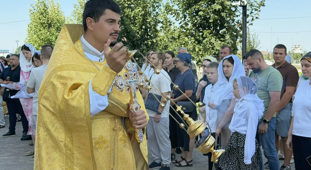 Всероссийская акция в память о погибших волонтёрах прошла у стен храма