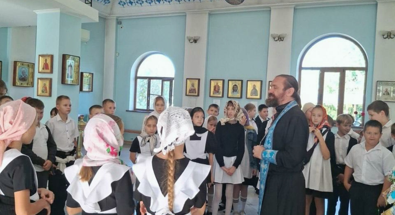 Школьники посетили храм в станице Васюринской