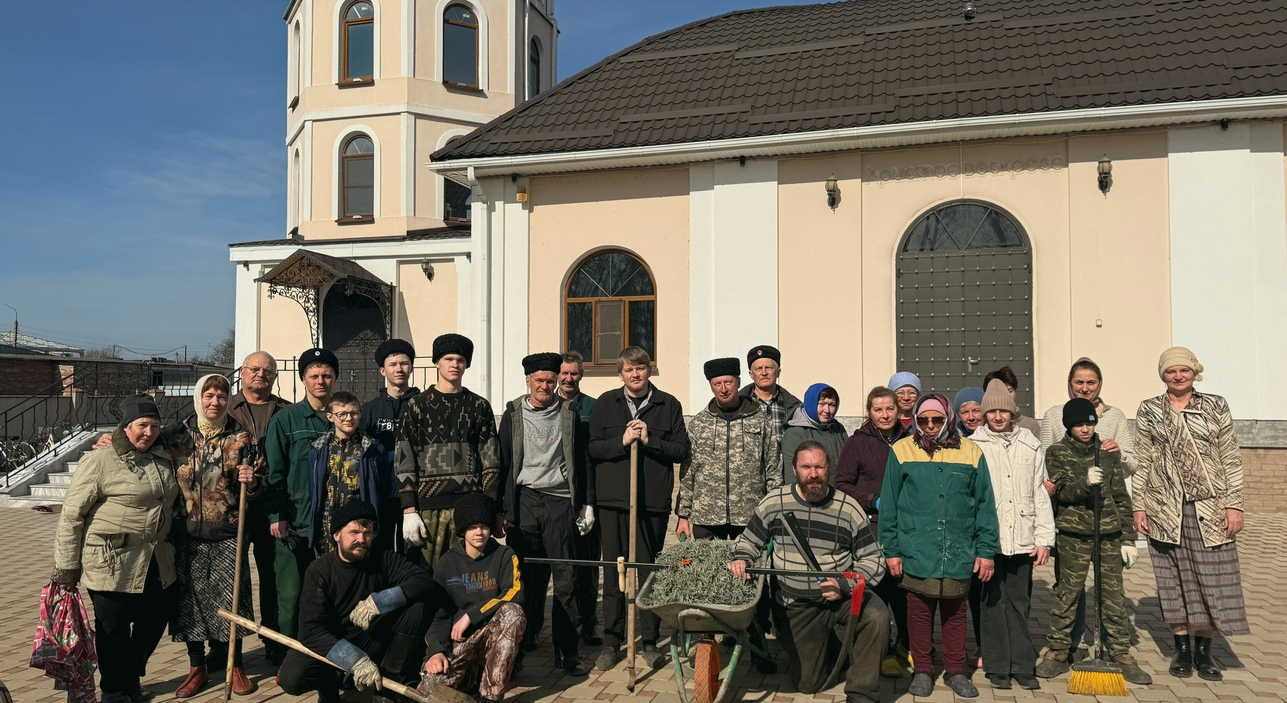 Весенний субботник на территории храма Успения Пресвятой Богородицы