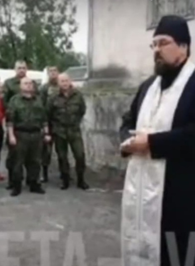 Священник напутствовал призывников