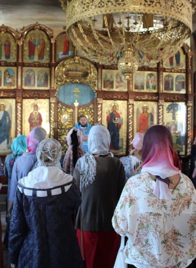Воскресная Литургия в храме